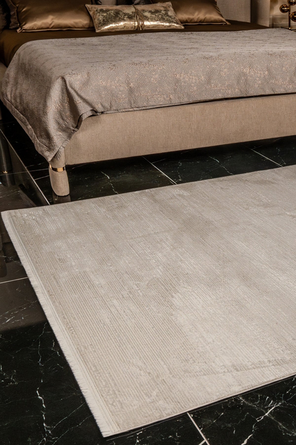 Kadifem KD007 Bej Yumuşak Dokulu Salon Mutfak Koridor Oturma Odası Yolluk Halı Makine Halısı