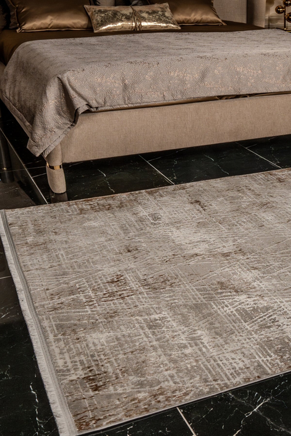 Kadifem KD009 Bej Yumuşak Dokulu Salon Mutfak Koridor Oturma Odası Yolluk Halı Makine Halısı