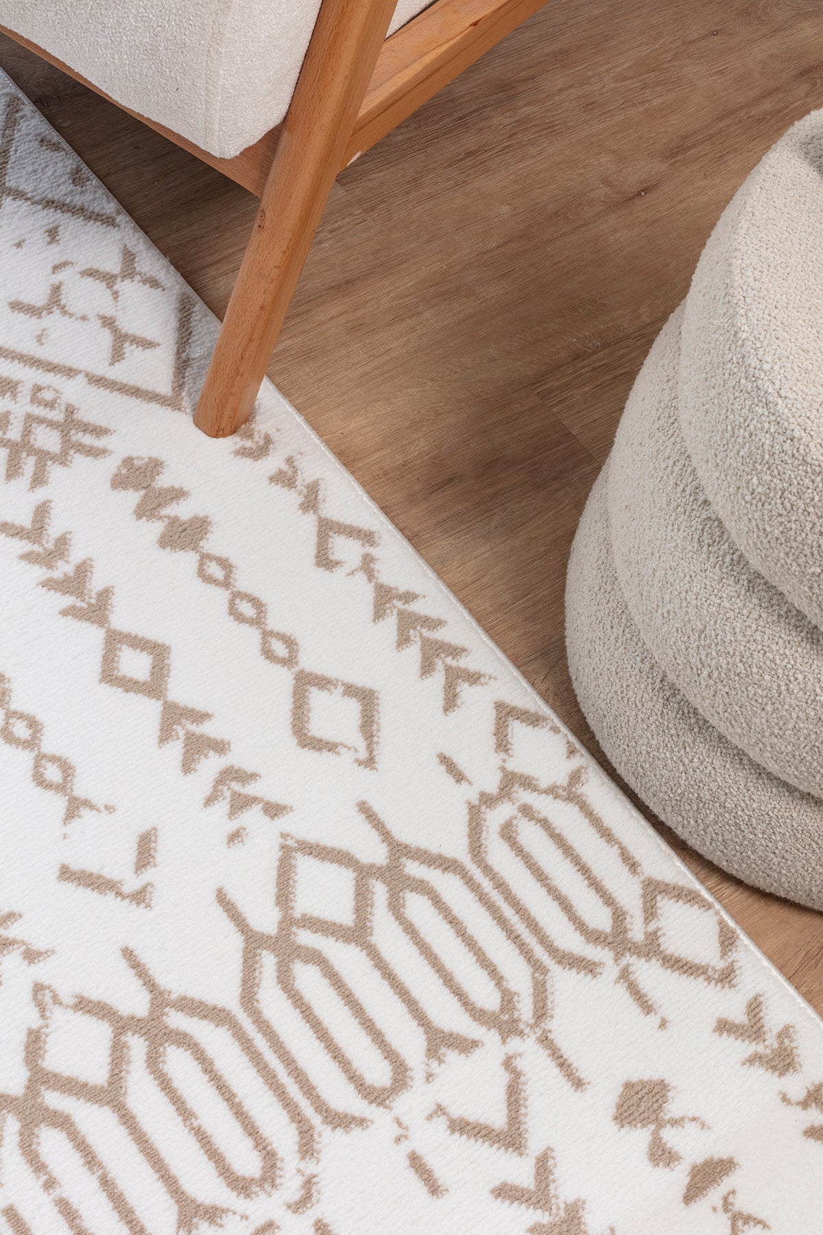 Moderno 3331 Bej Beyaz Etnik Desen Dokuma Halı Salon Oturma Odası Mutfak Halısı Tozumaz Makine Halısı