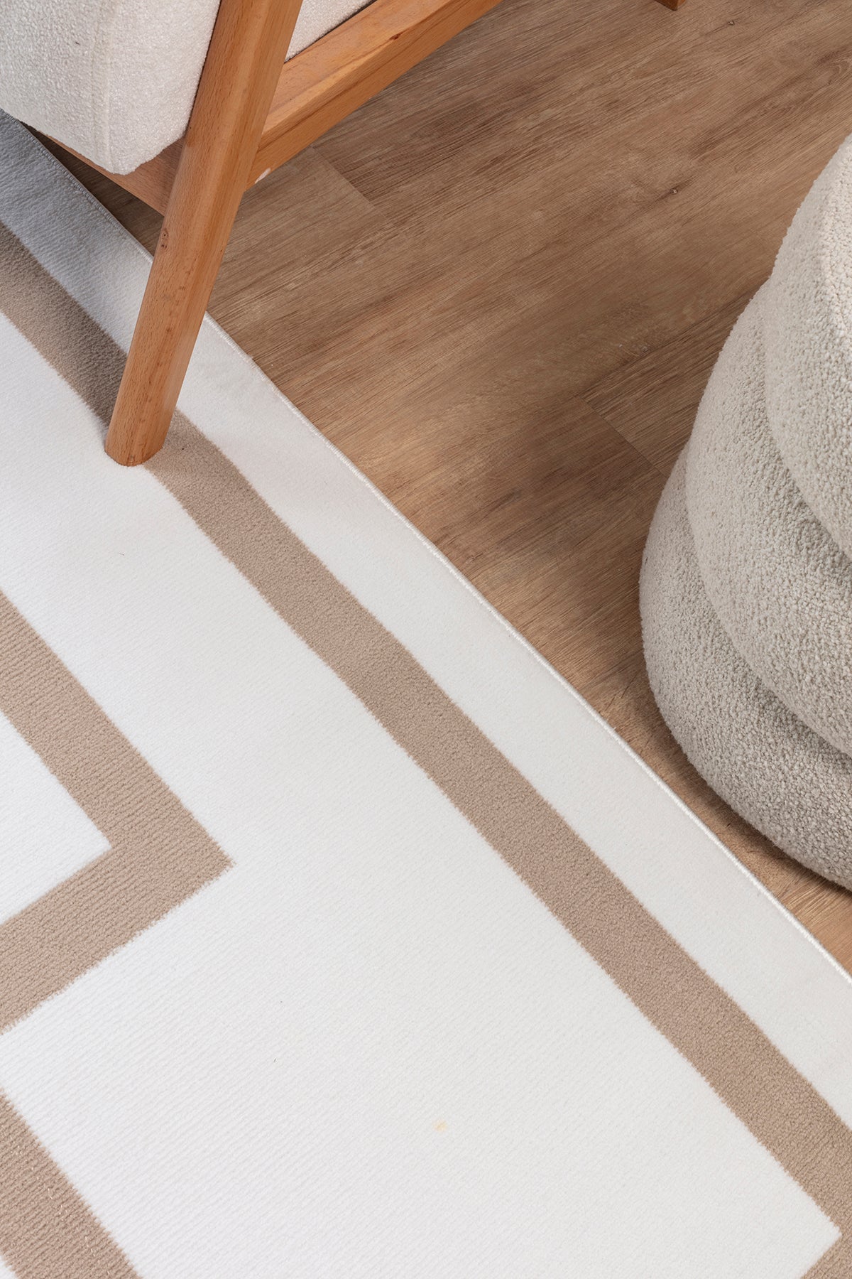 Moderno 3337 Bej Beyaz Çerçeve Desenli Dokuma Halı Salon Oturma Odası Mutfak Halısı Tozumaz Makine Halısı