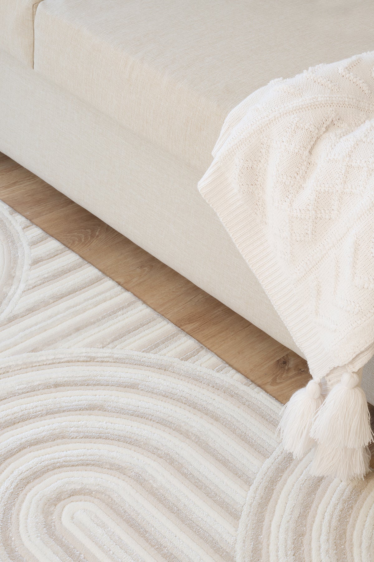 Vola 2901 Soft Textured Modern Living Room Kitchen Hallway Rug, Cream, Dust-Free Machine-Made Carpet